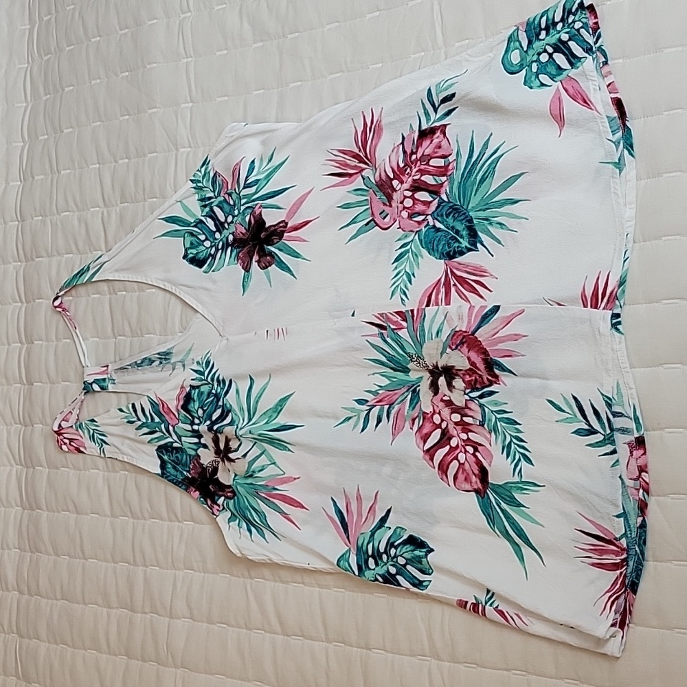 BB Dakota White Floral T-back Top Size S